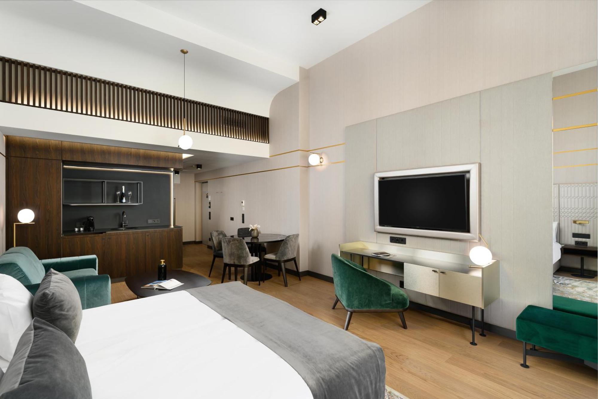 Emerald Downtown Luxury Suites By Continental Group