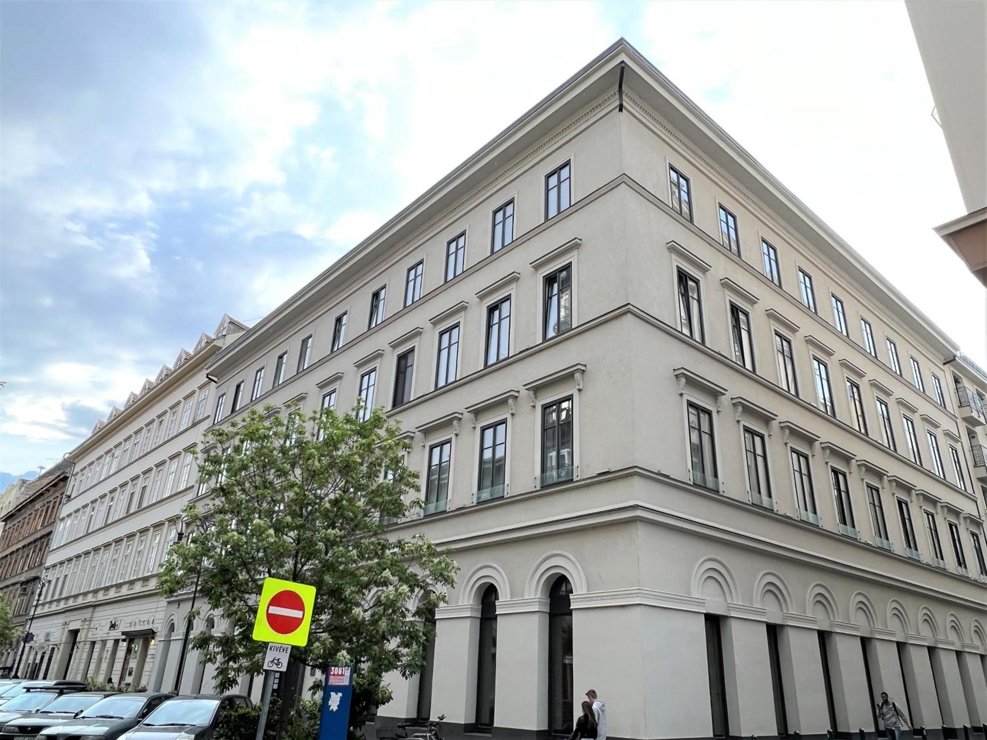 Luxe Studio In City Center With Free Parking