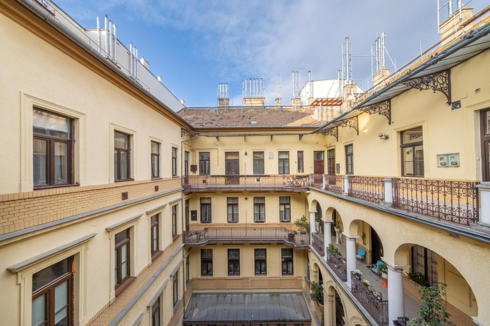 Sass Glamour Apartment Next To St Stephen Basilica S1