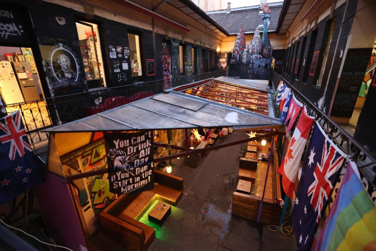 Retox Party Hostel - Budapest