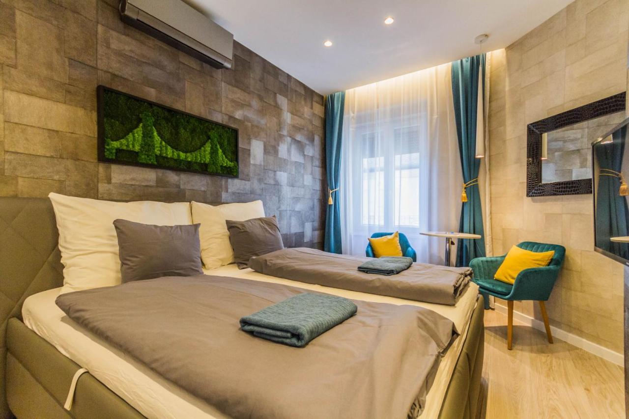 Chain Bridge Studio Apartment