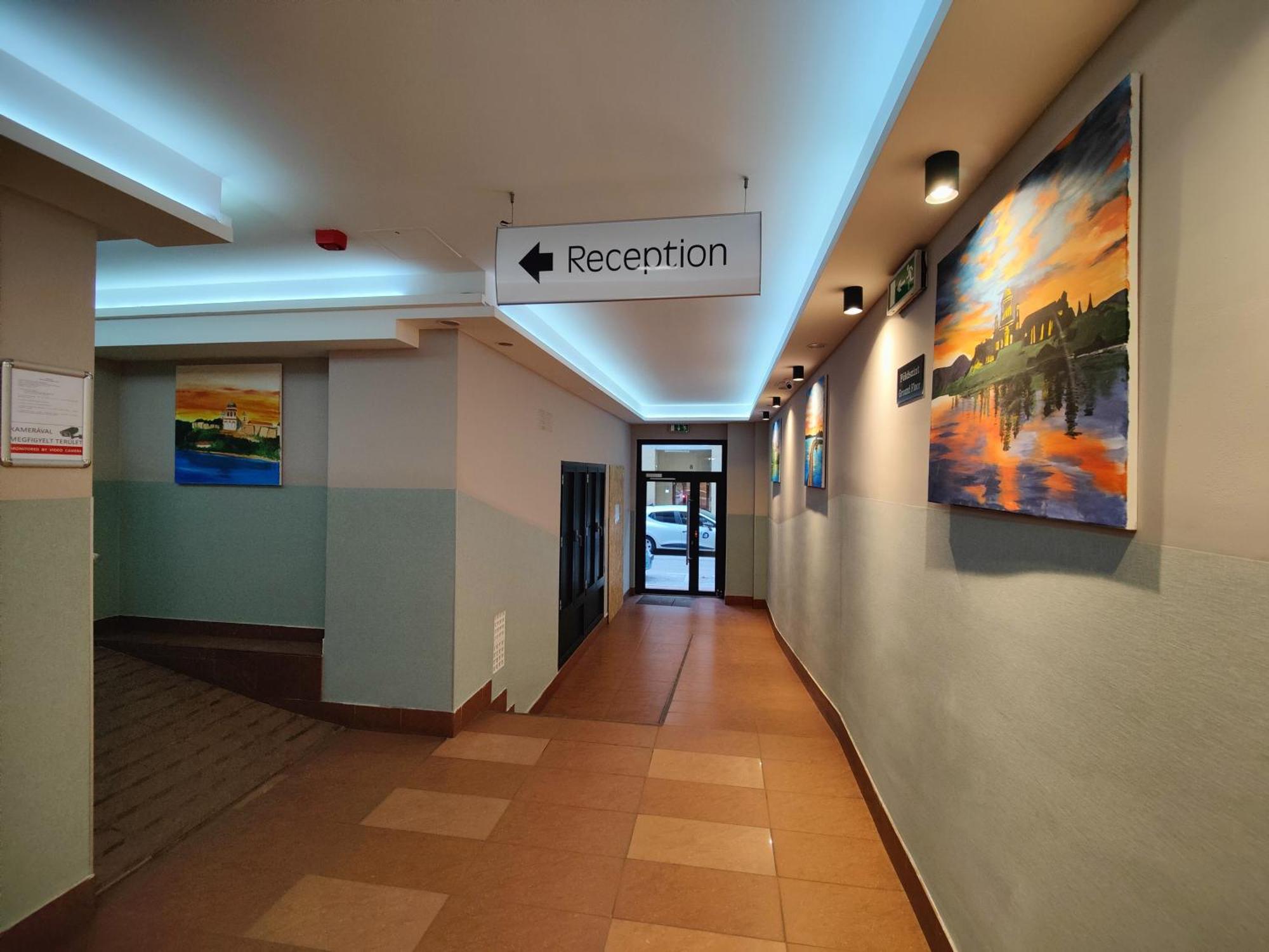 Corvin Plaza Apartments & Suites