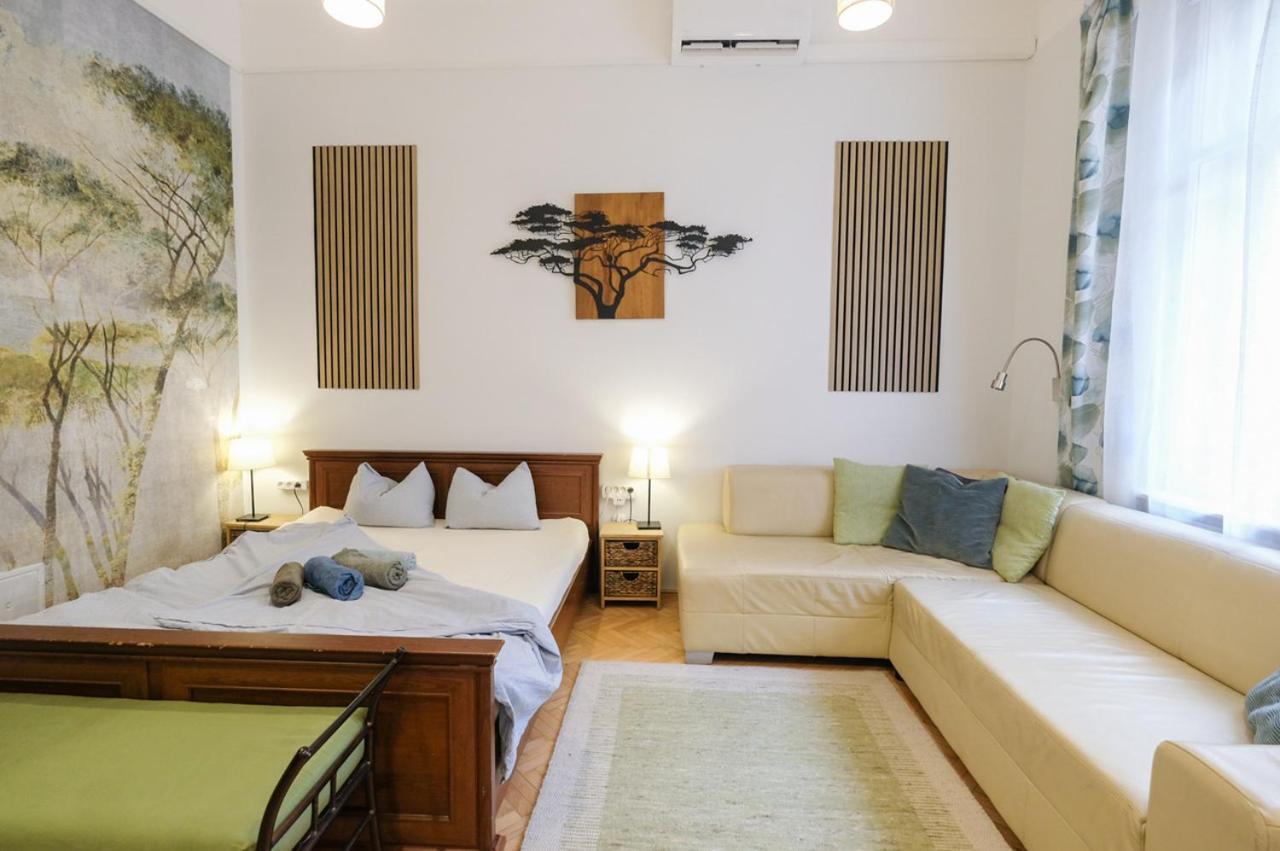 Acacia Private Rooms & Studios