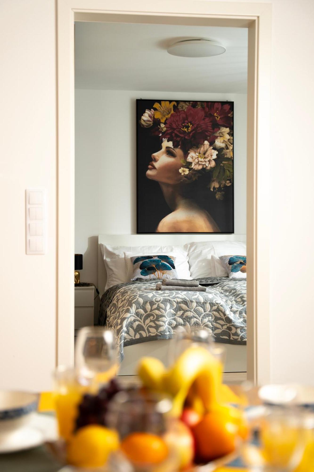 Shm Apartments With Ac And Teracce